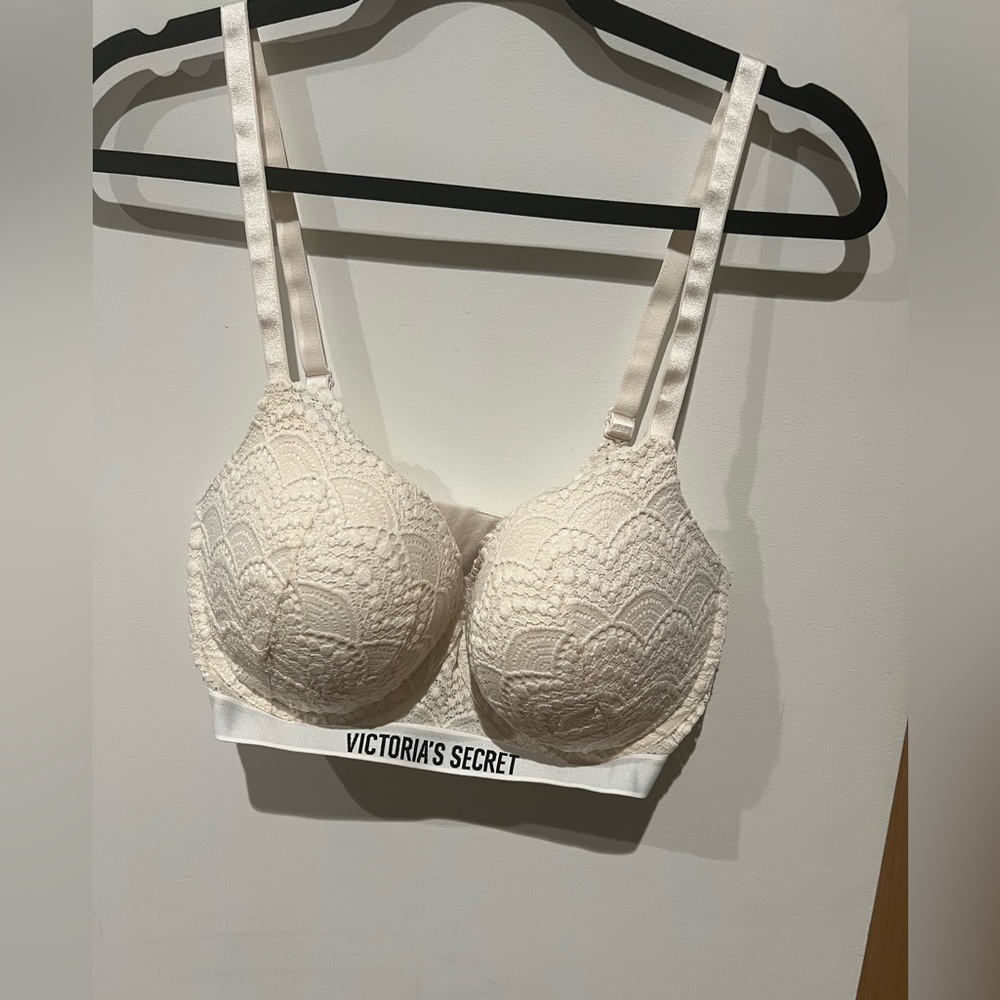 NWO Tags Victoria's Secret Bra